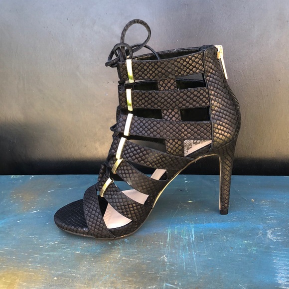 Vince Camuto 🌸New🌸Black Gold Heels Pumps - Picture 11 of 15